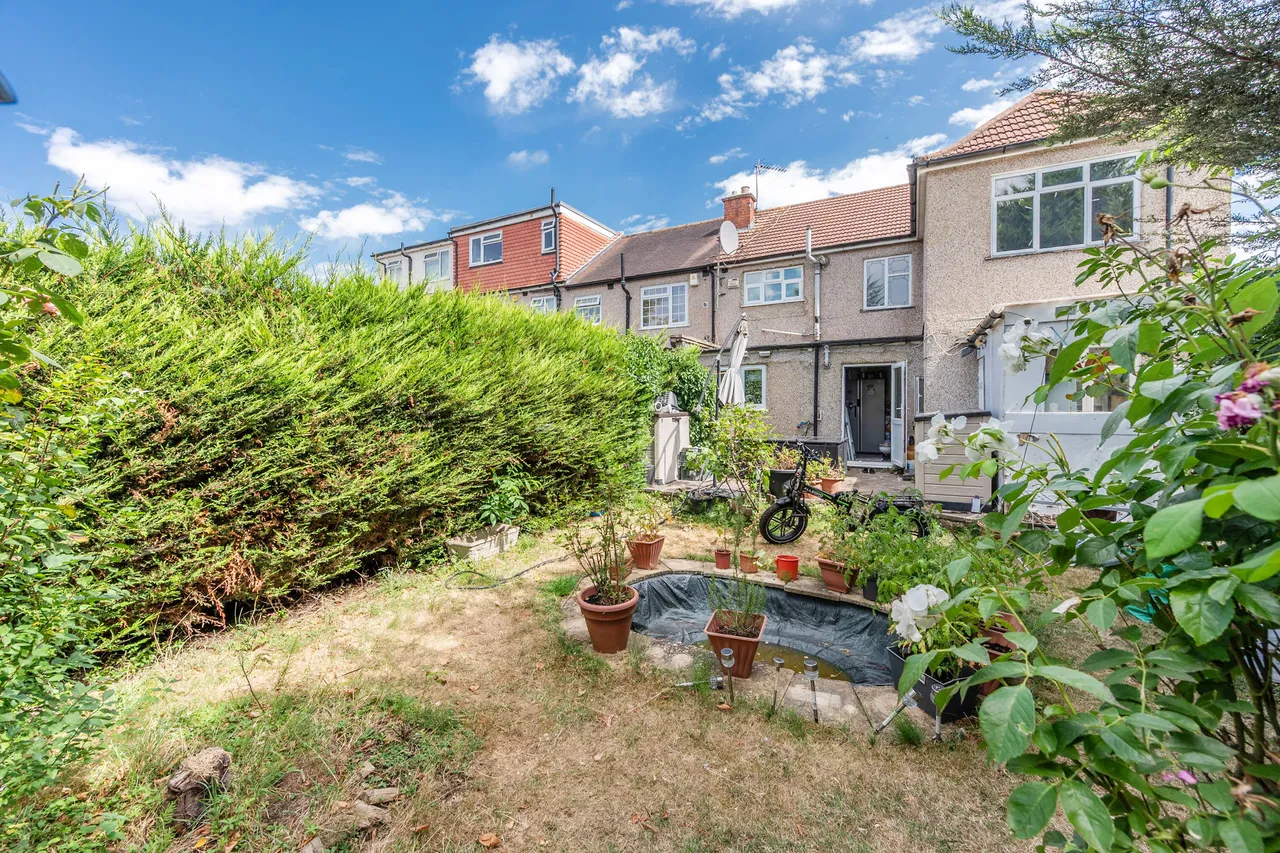 Ruislip, HA4, photo 6