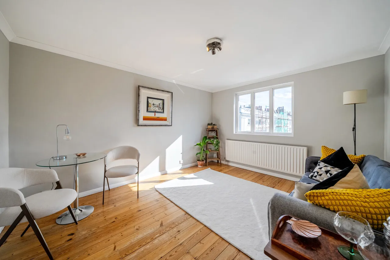 1 bed property for sale, Grafton Square, Clapham, SW4