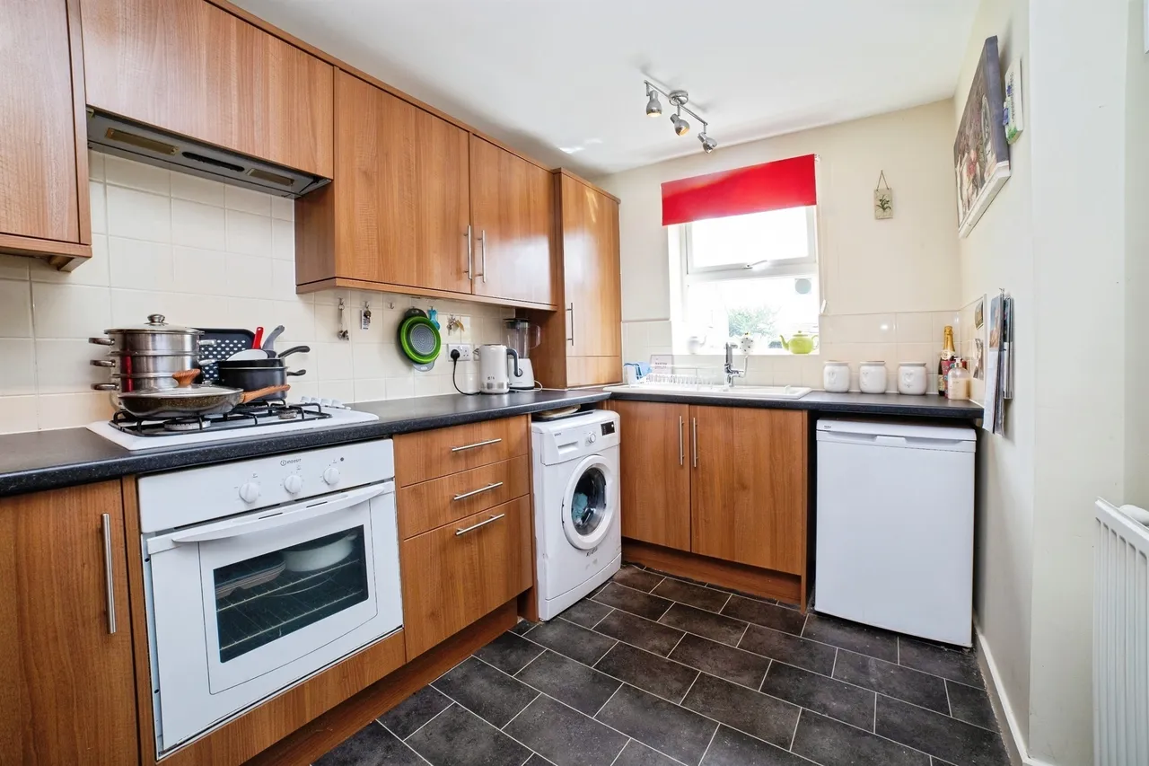 Church Drive, Shirebrook, NG20, photo 3