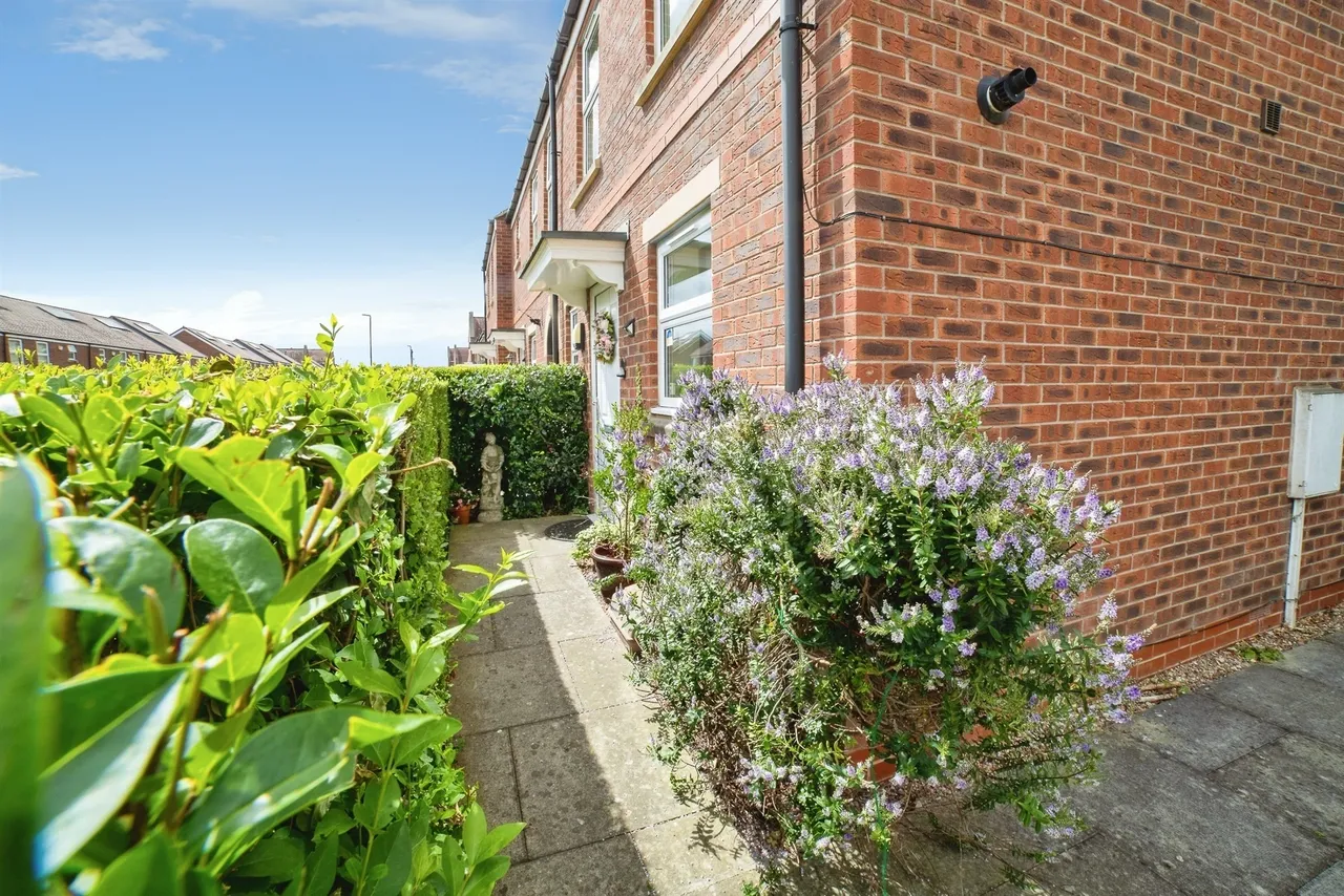 Church Drive, Shirebrook, NG20, photo 18