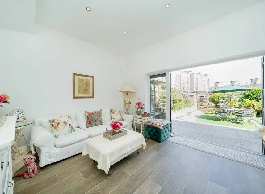 Delta Mews, Finchley, NW7, photo 2