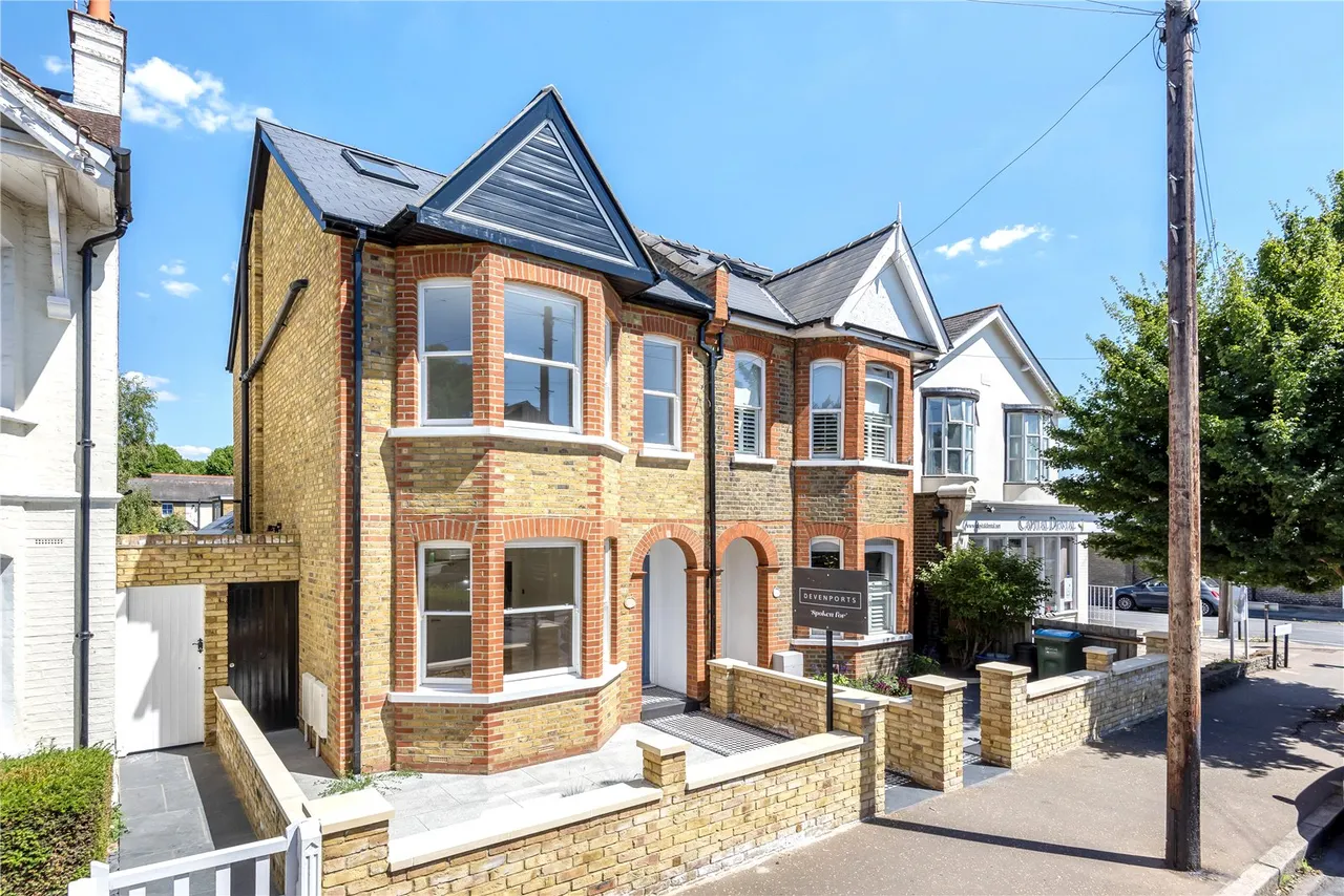4 bed house for sale — Tudor Road, Hampton, TW12 2NF