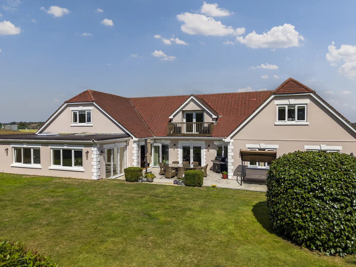 5 bed house for sale, Substantial contemporary residence offering exceptional privacy & lifestyle, Truro