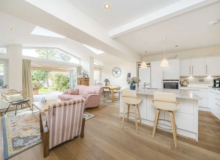 Kings Farm Avenue, Richmond, TW10, photo 2