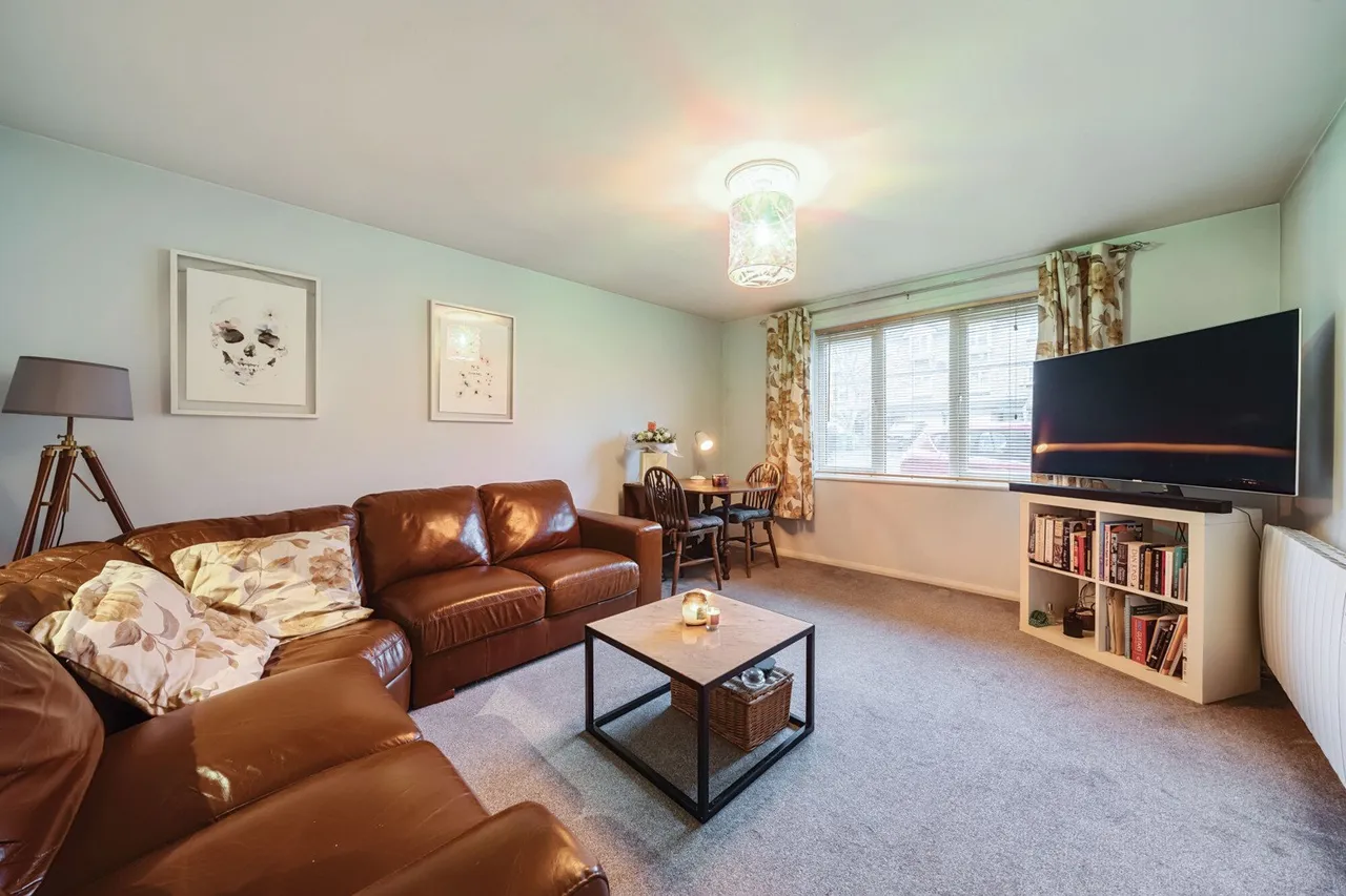 Weald Close, SE16, photo 2