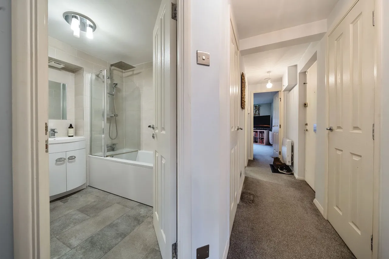 Weald Close, SE16, photo 8