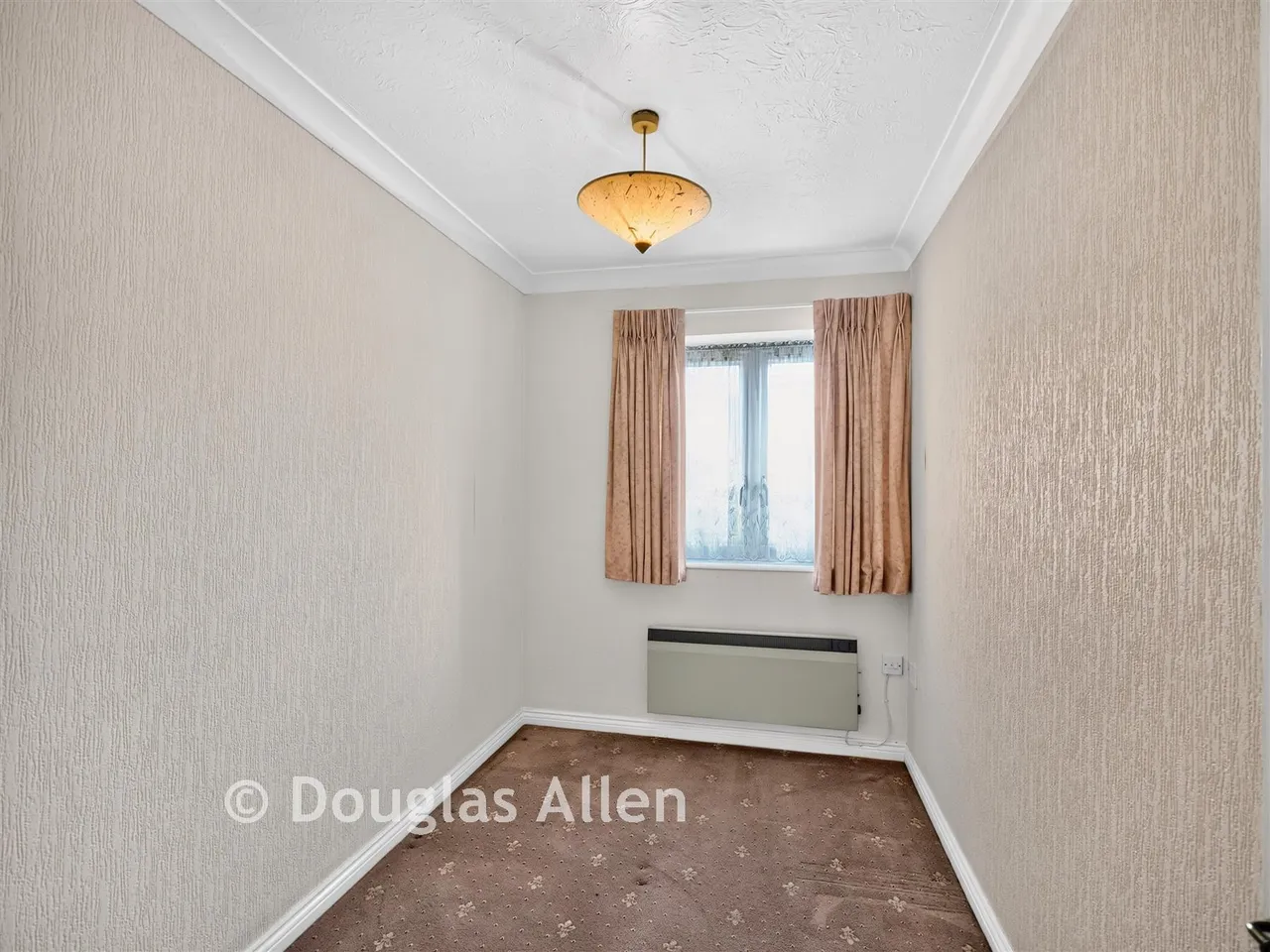 Cunningham Close, Chadwell Heath, RM6, photo 8