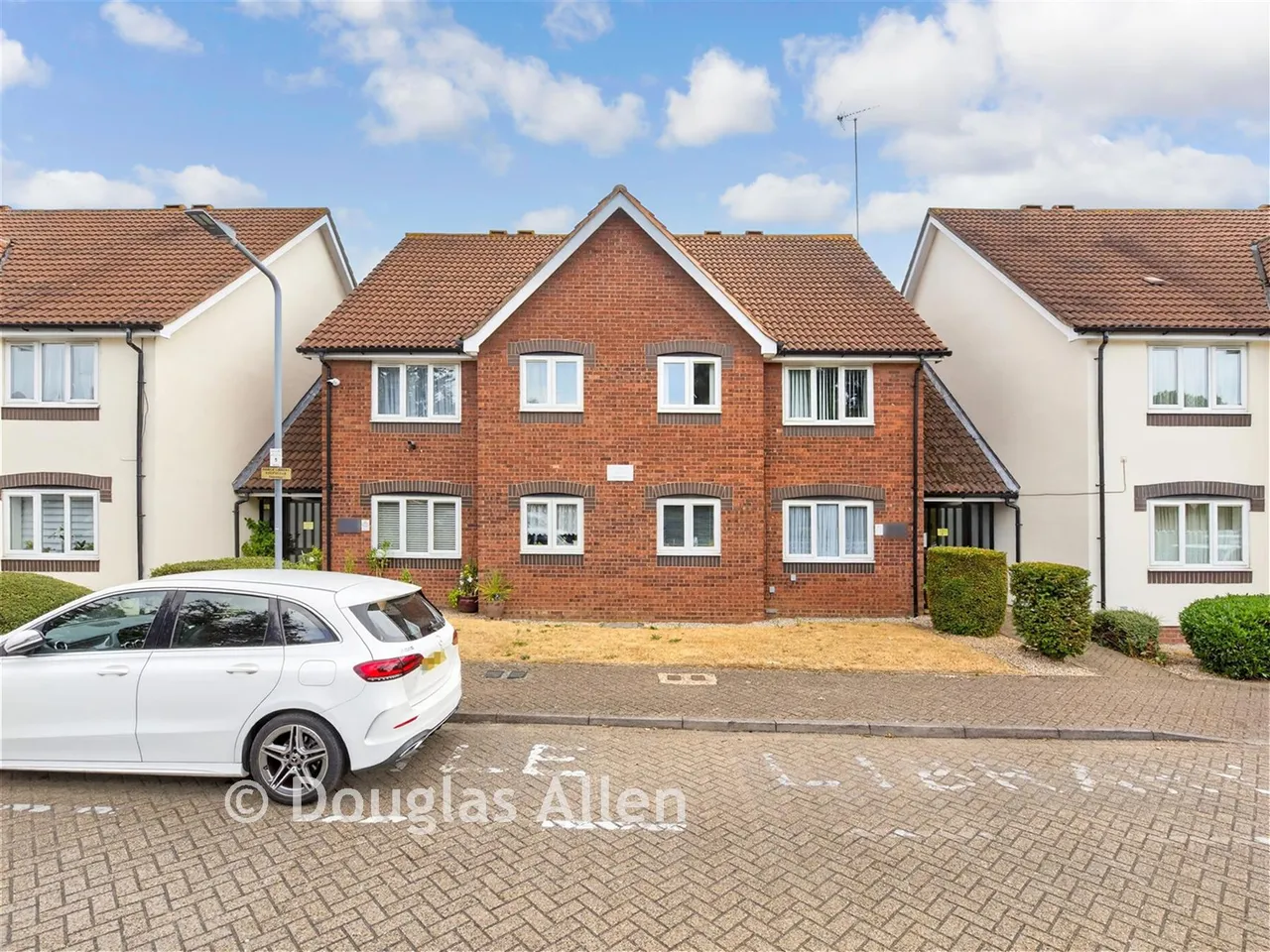 2 bed flat for sale, Cunningham Close, Chadwell Heath, RM6