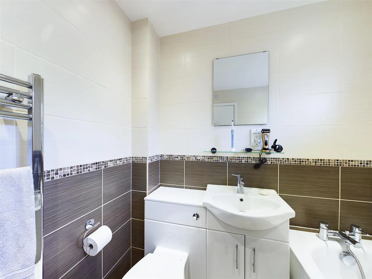 Weald Drive, Furnace Green, RH10, photo 12