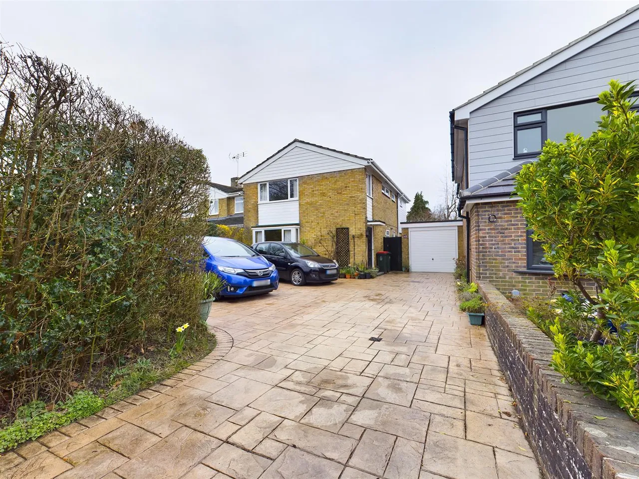 4 bed property for sale, Weald Drive, Furnace Green, RH10