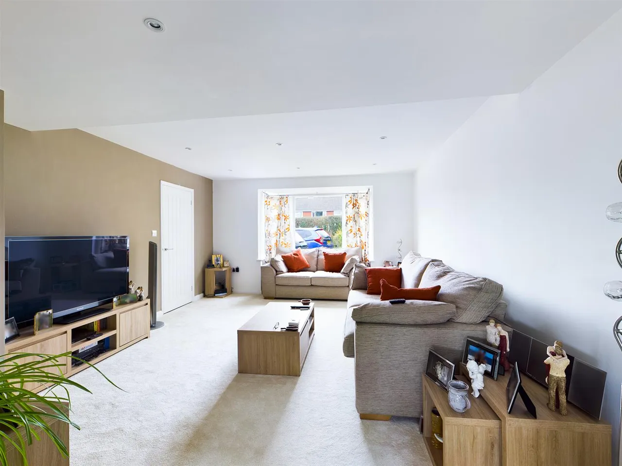 Weald Drive, Furnace Green, RH10, photo 4