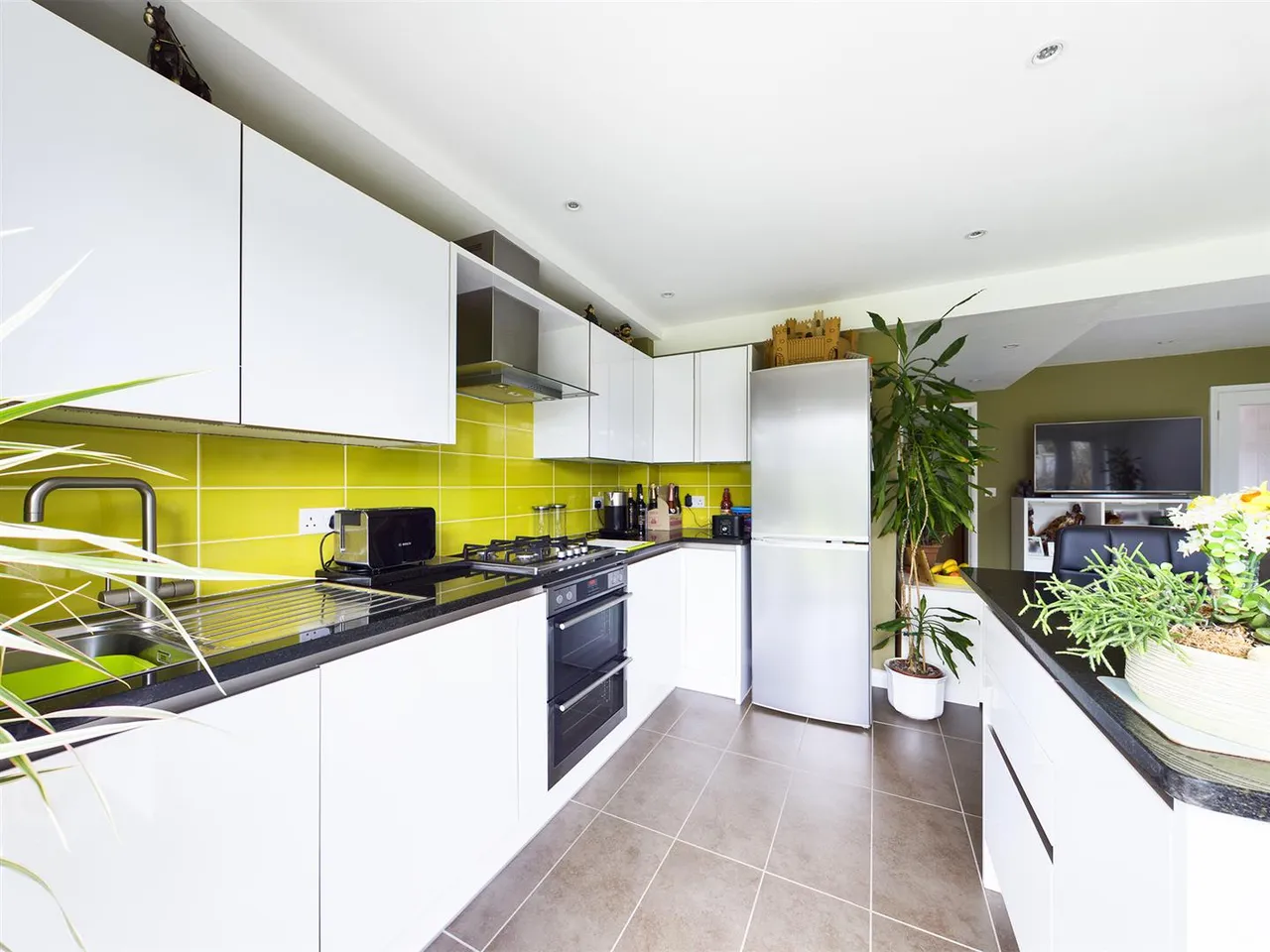 Weald Drive, Furnace Green, RH10, photo 5