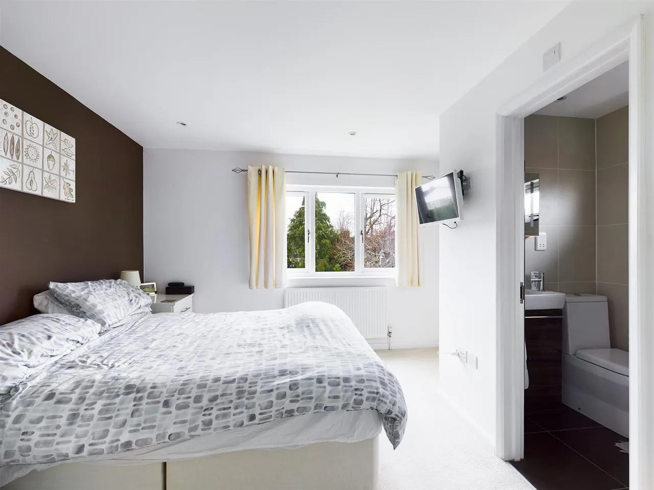 Weald Drive, Furnace Green, RH10, photo 6