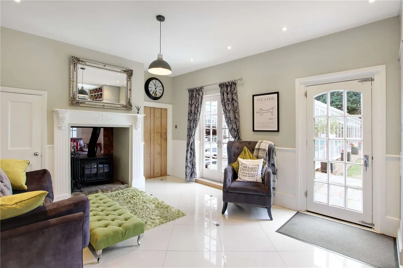 High Street, Yalding, ME18, photo 13
