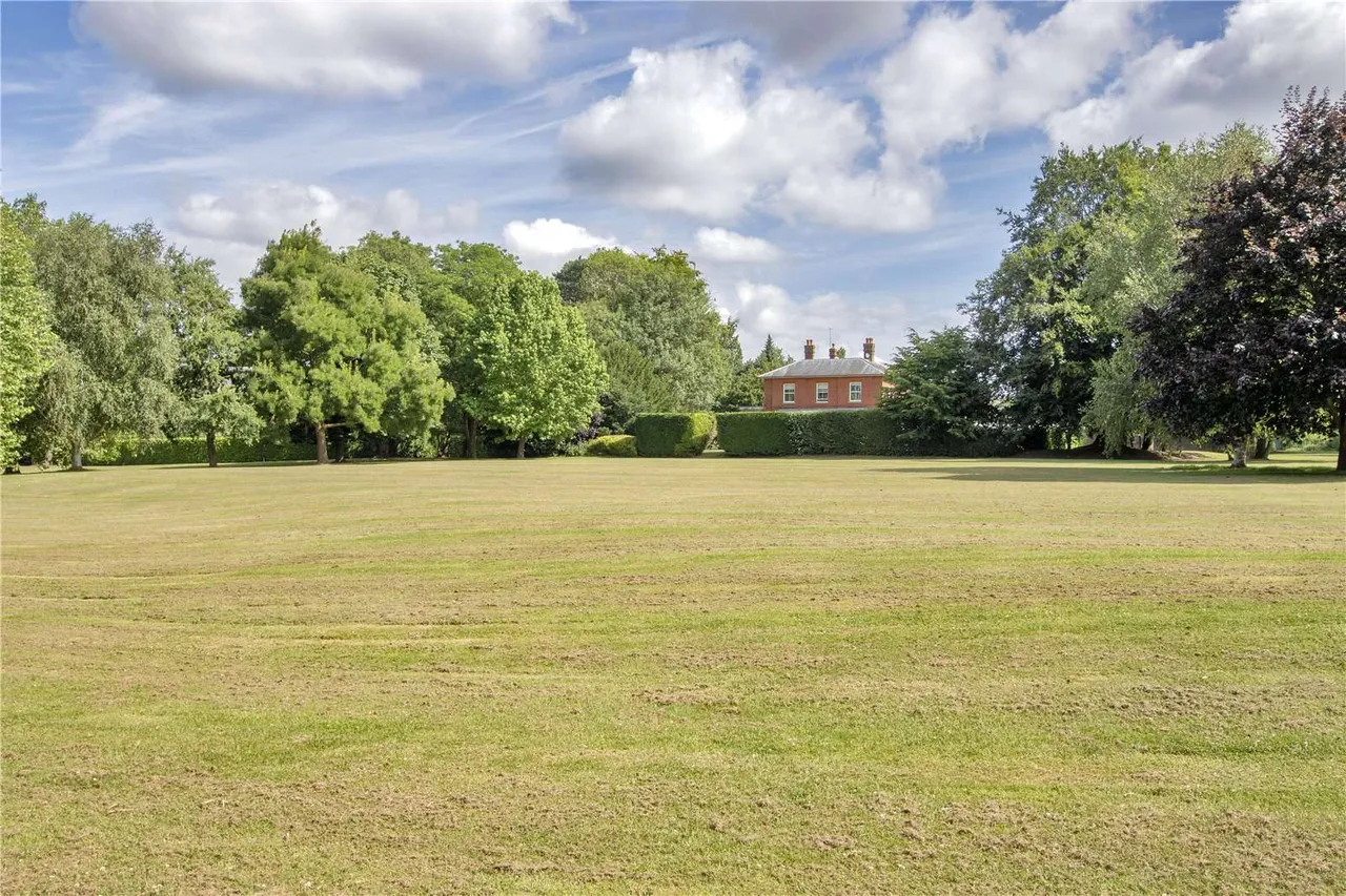 High Street, Yalding, ME18, photo 7