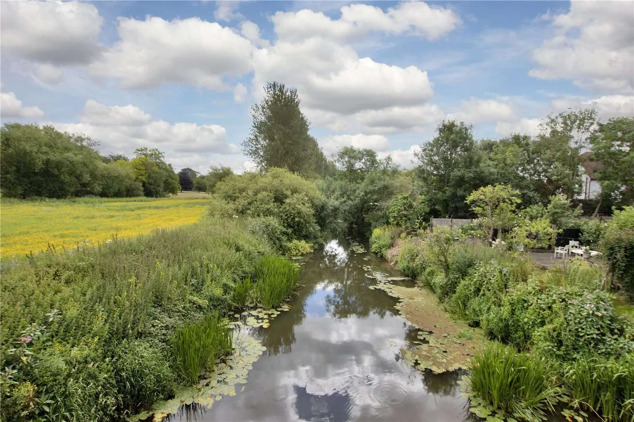 High Street, Yalding, ME18, photo 22
