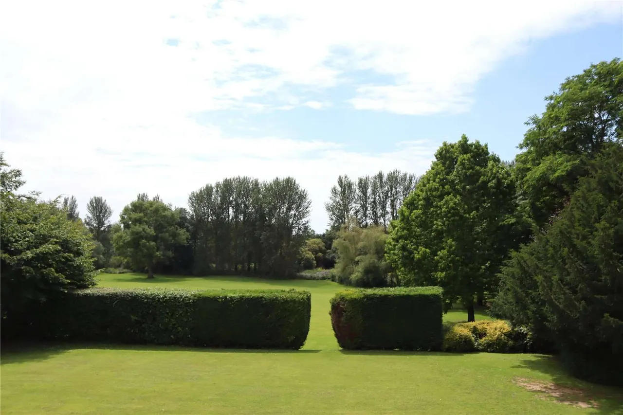 High Street, Yalding, ME18, photo 20