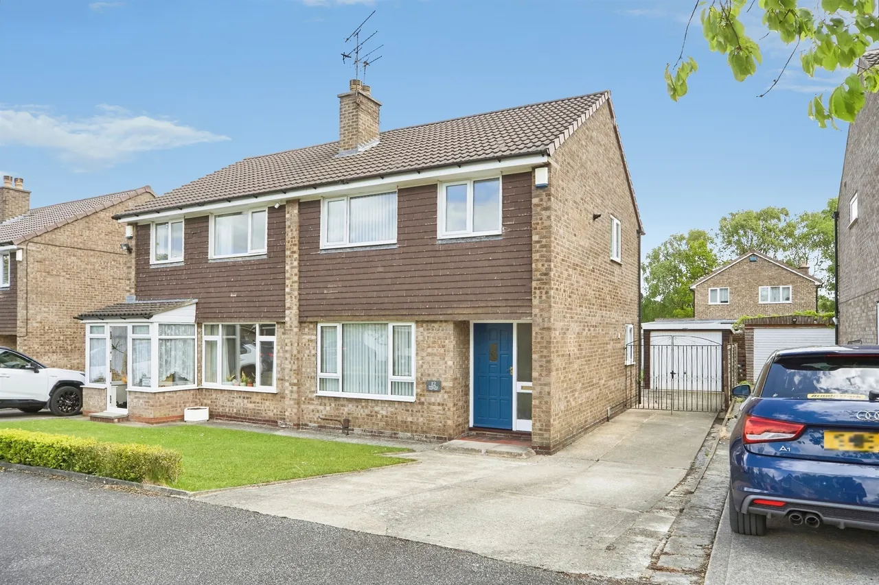 3 bed house for sale — Birkdale Drive, Leeds
