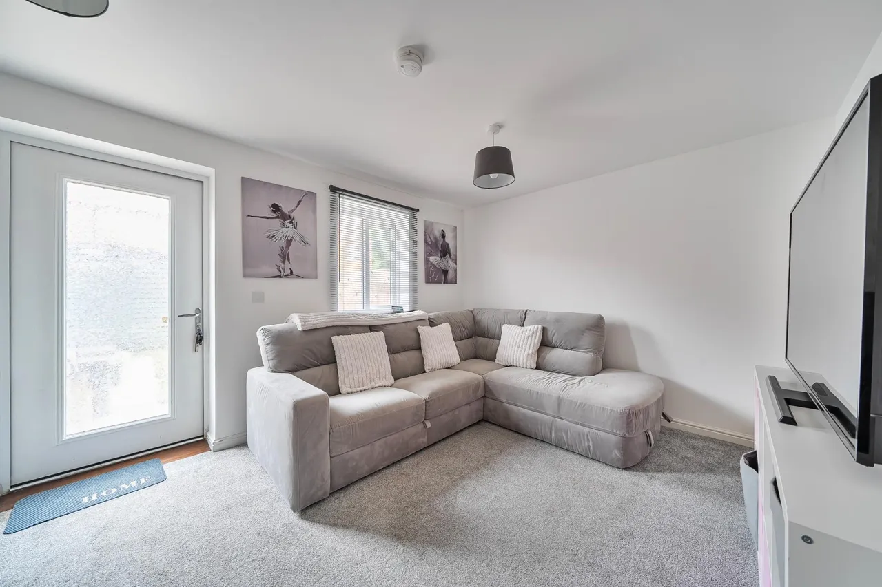 Walshaw Close, Branston, LN4, photo 6