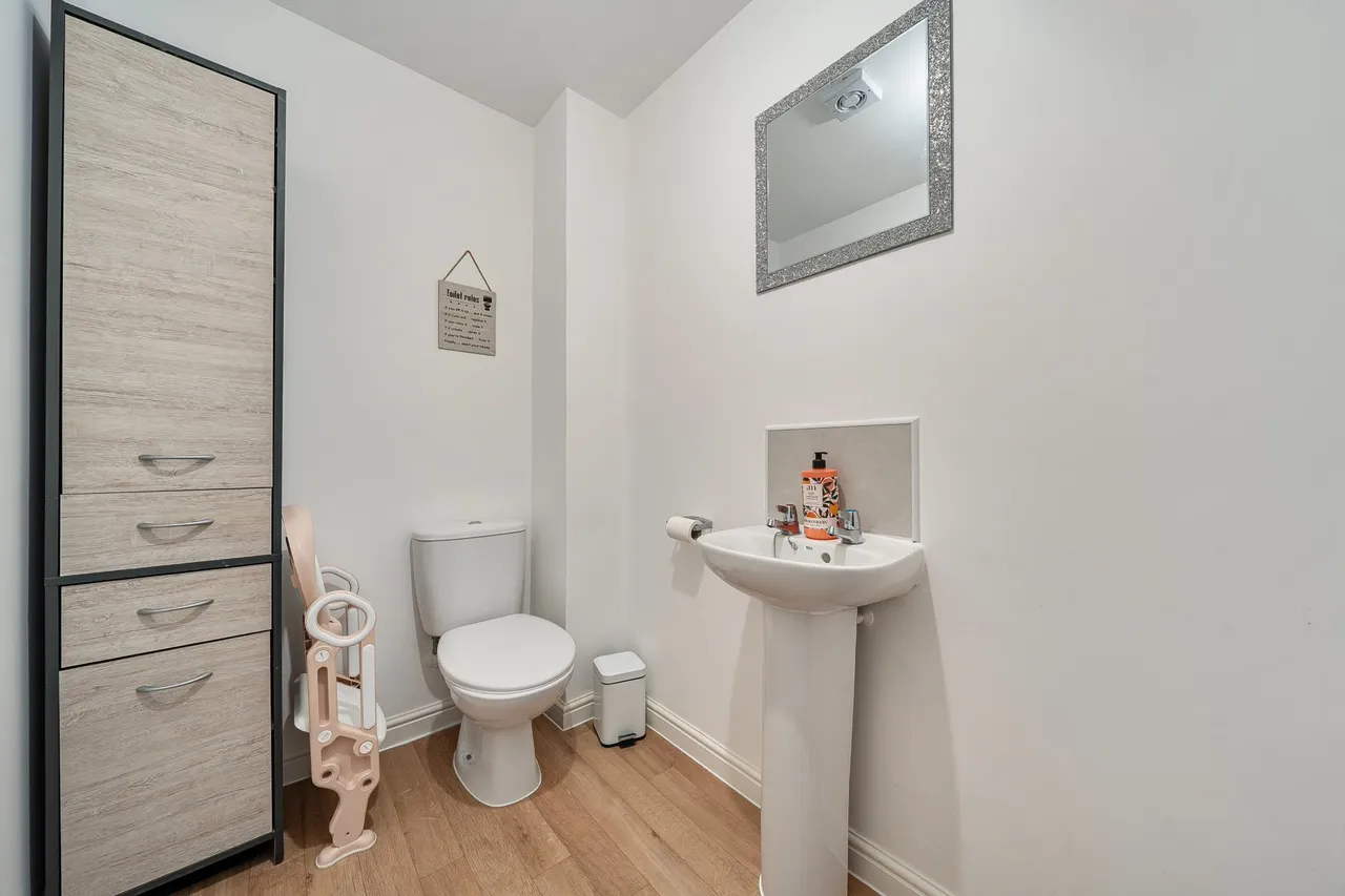 Walshaw Close, Branston, LN4, photo 10