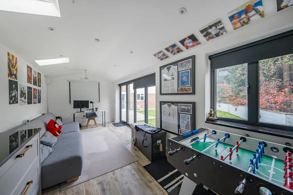 Beacon Close, Uxbridge, photo 34
