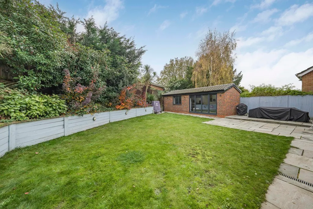 Beacon Close, Uxbridge, photo 8