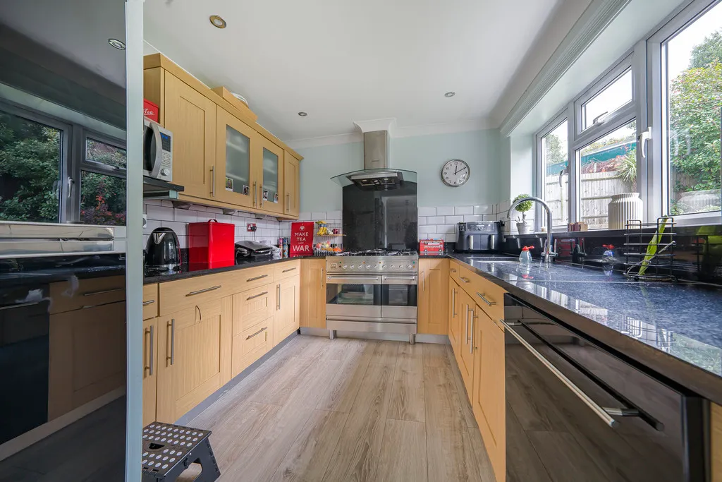 Beacon Close, Uxbridge, photo 6