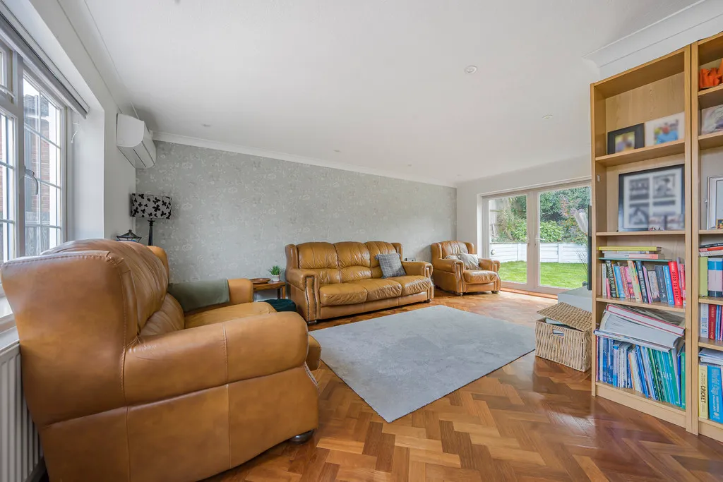 Beacon Close, Uxbridge, photo 33