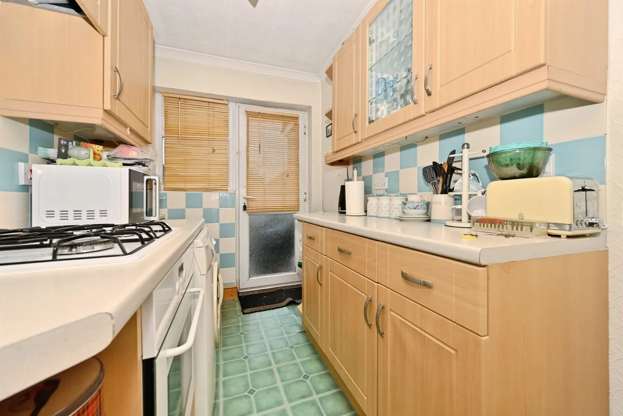 Maytree Crescent, Watford, photo 5