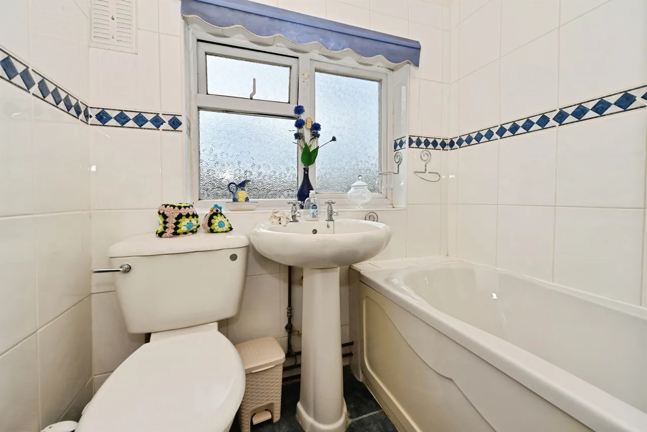 Maytree Crescent, Watford, photo 10