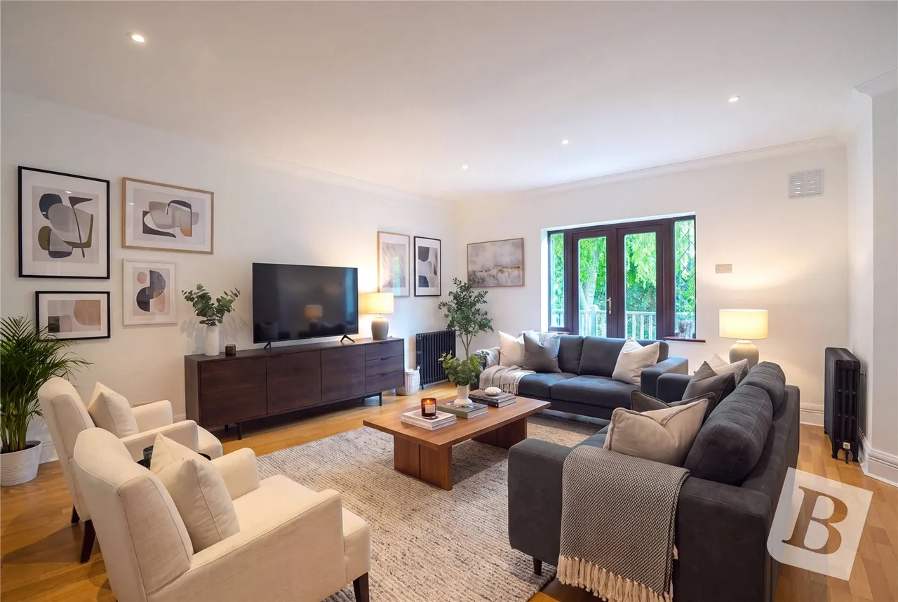 Hyland Close, Hornchurch, RM11, photo 2