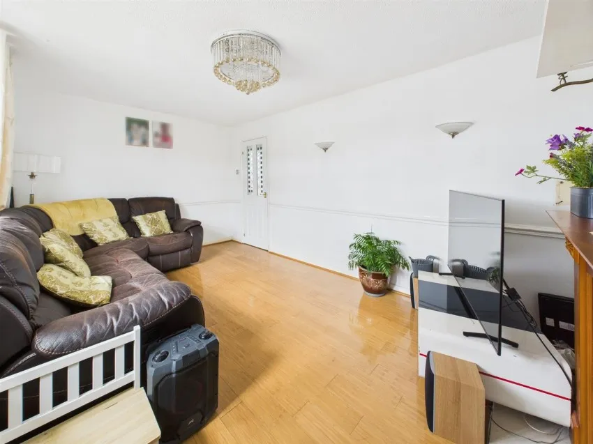Mayfield Drive, Hucclecote, photo 10