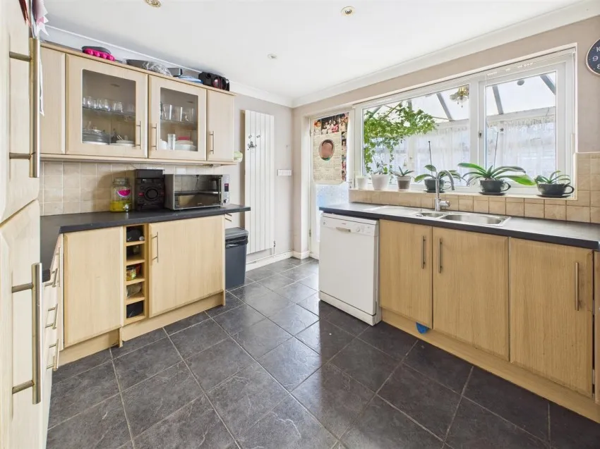 Mayfield Drive, Hucclecote, photo 2