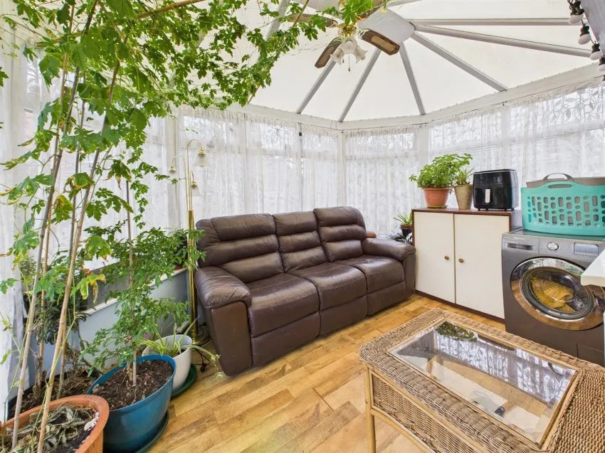 Mayfield Drive, Hucclecote, photo 11
