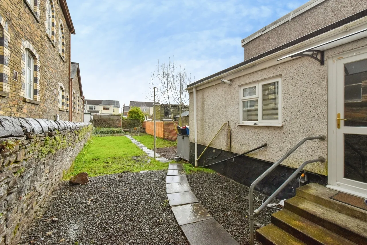 Thomas Street, Pontardawe, SA8, photo 13