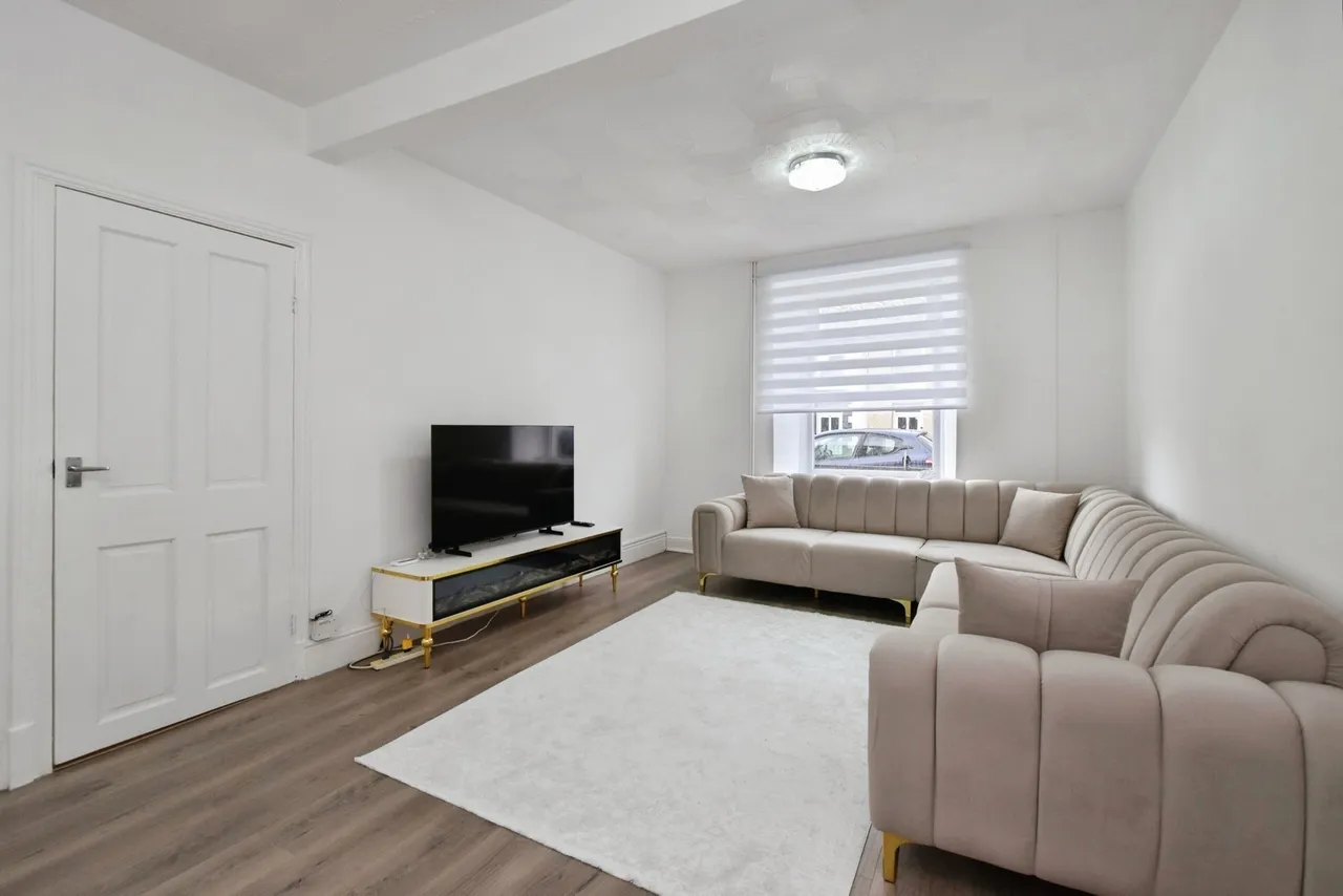 Thomas Street, Pontardawe, SA8, photo 4