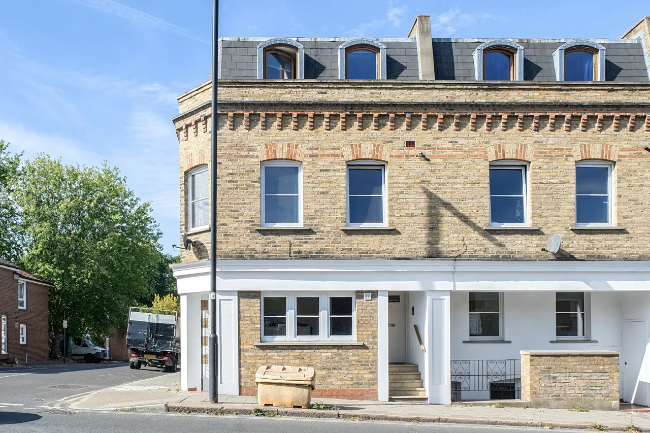 4 bed flat for sale — 15 Silverthorne Road, London