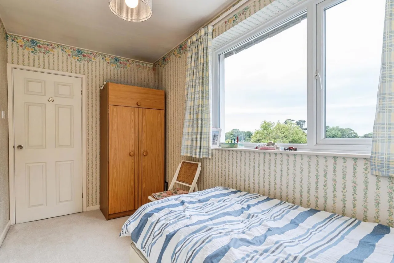 Roe Parc, St. Asaph, LL17, photo 18