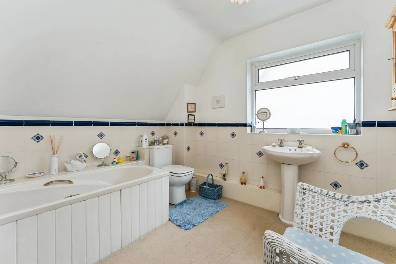 Roe Parc, St. Asaph, LL17, photo 8