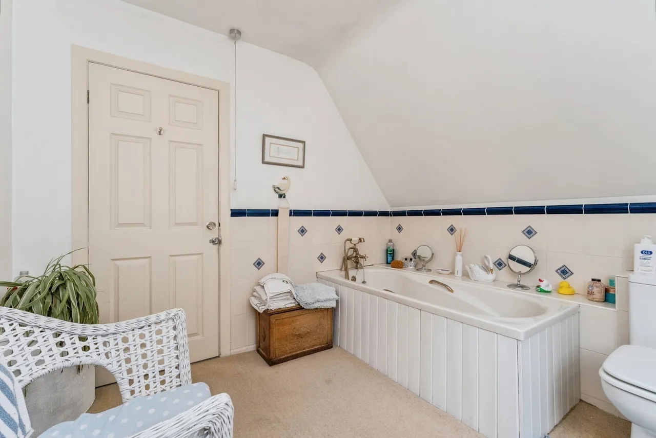 Roe Parc, St. Asaph, LL17, photo 19