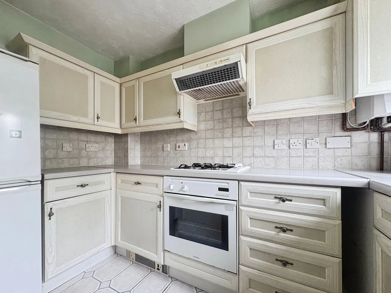 Crosby Way, Farnham, Surrey, GU9 7XG, photo 2