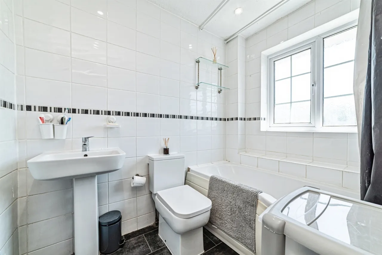 Auklet Close, Basingstoke, RG22, photo 16