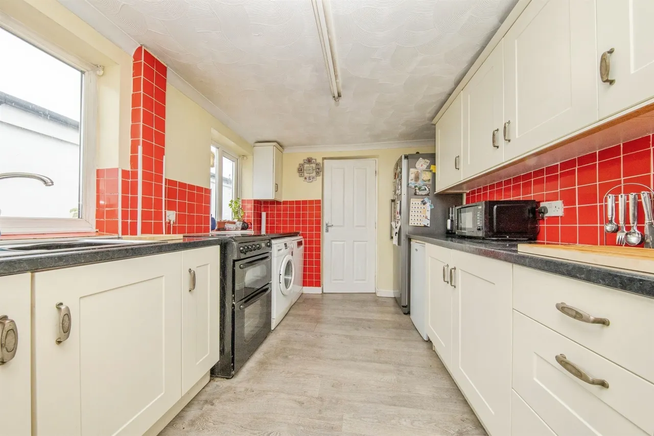 Warwick Avenue, Woodbridge, photo 2