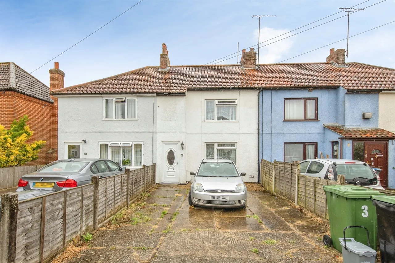 3 bed house for sale — Warwick Avenue, Woodbridge
