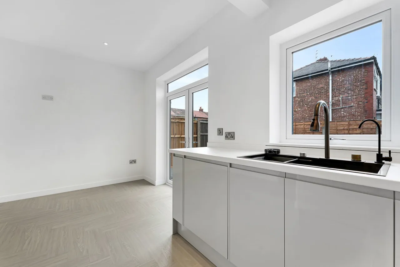 Spring Bank Avenue, Audenshaw, Manchester, M34 5WG, photo 8