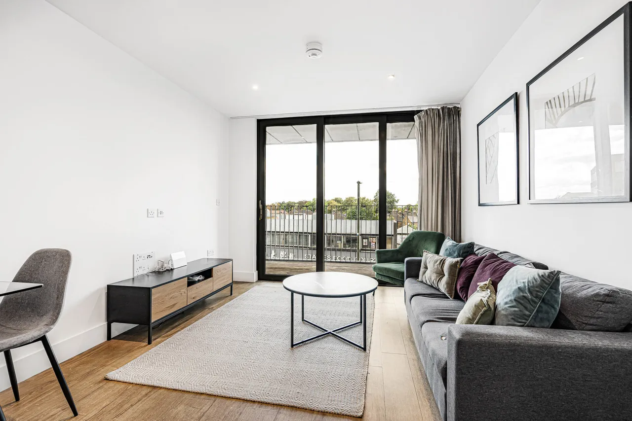 Fairfield Avenue, Staines-upon-Thames, TW18, photo 2