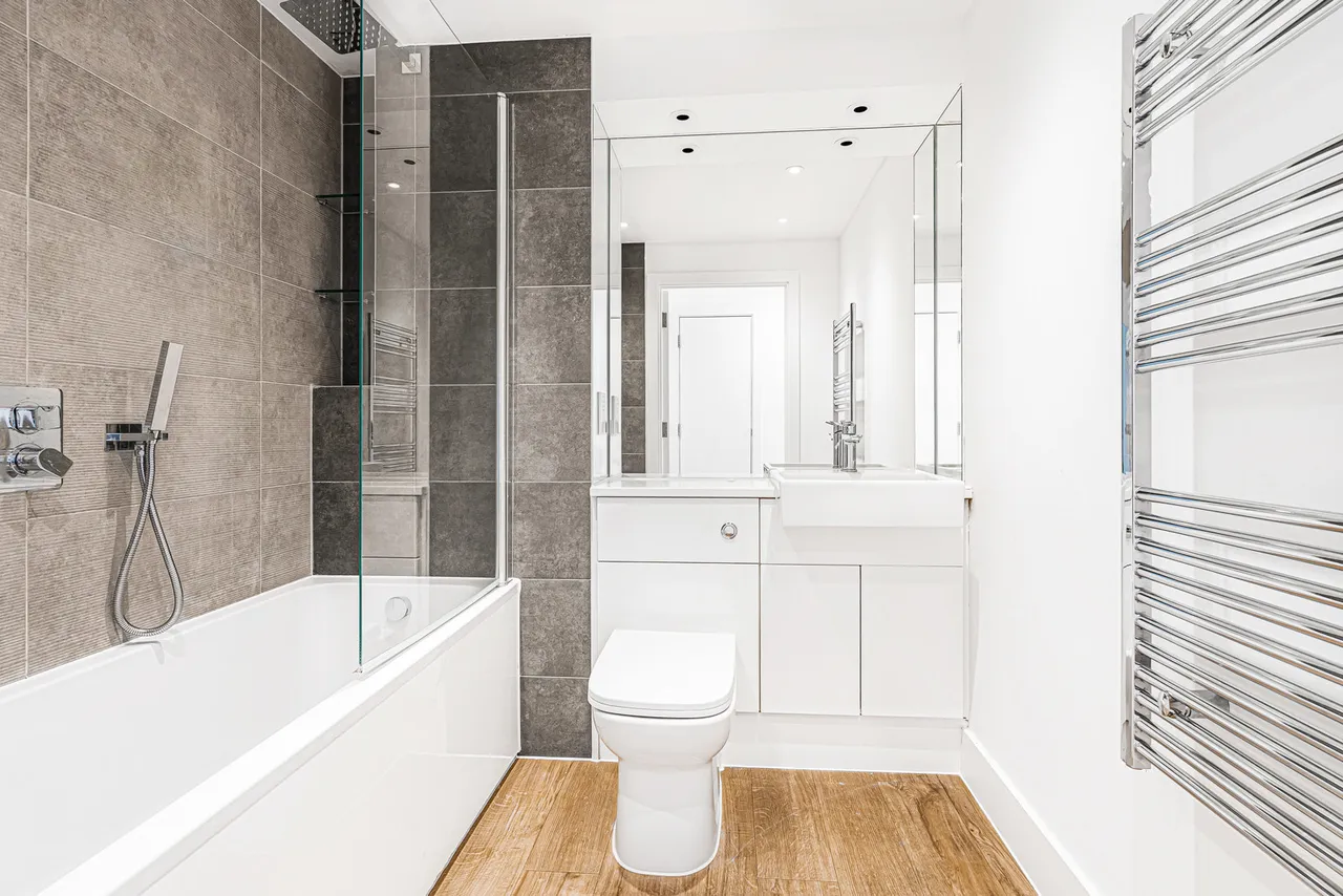 Fairfield Avenue, Staines-upon-Thames, TW18, photo 16