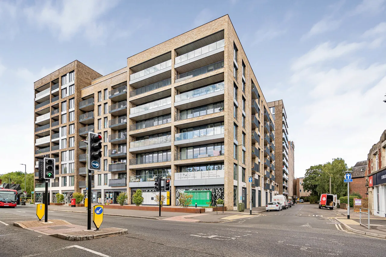 2 bed flat for sale, Fairfield Avenue, Staines-upon-Thames, TW18