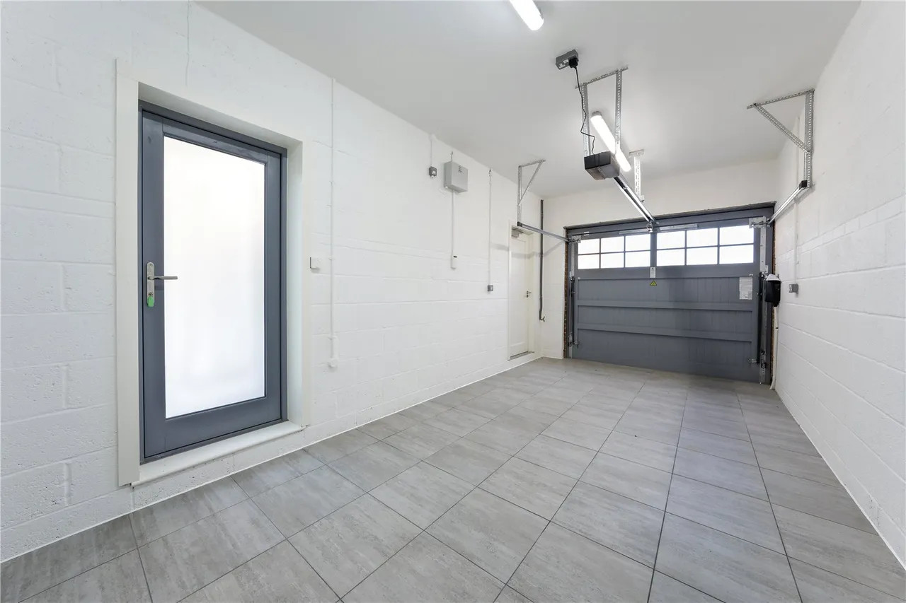 A beautifully proportioned new home with elegant finishes and a secluded west facing garden, photo 18