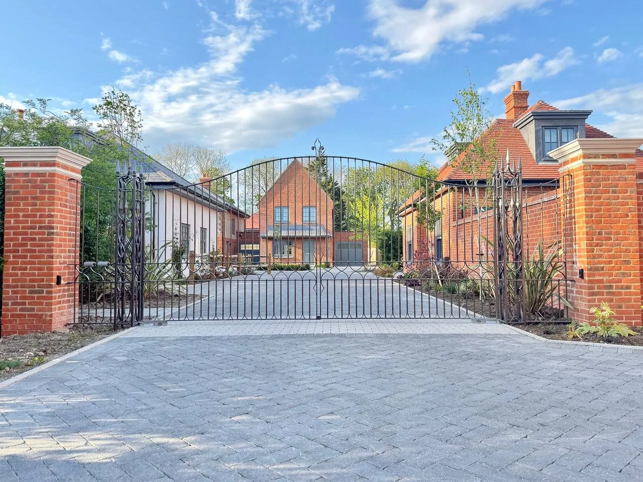 A beautifully proportioned new home with elegant finishes and a secluded west facing garden, photo 4